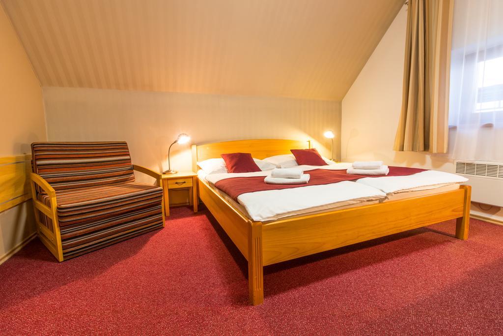Hotel Kravi Hora Boretice Luaran gambar