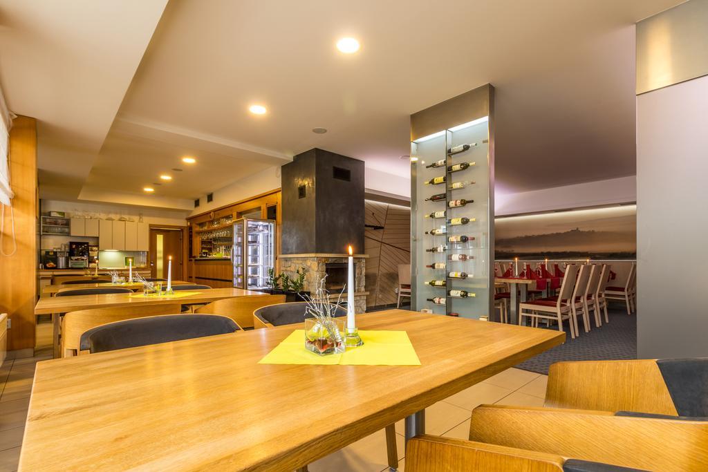 Hotel Kravi Hora Boretice Luaran gambar